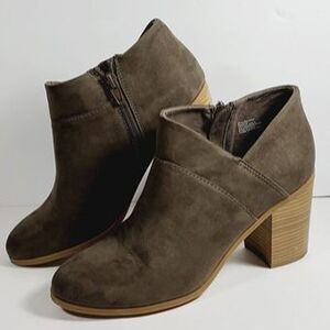 a.n.a Brown Suede Ankle Boots Heels 9.5 Zip Up Ankle Cutout Worn Once